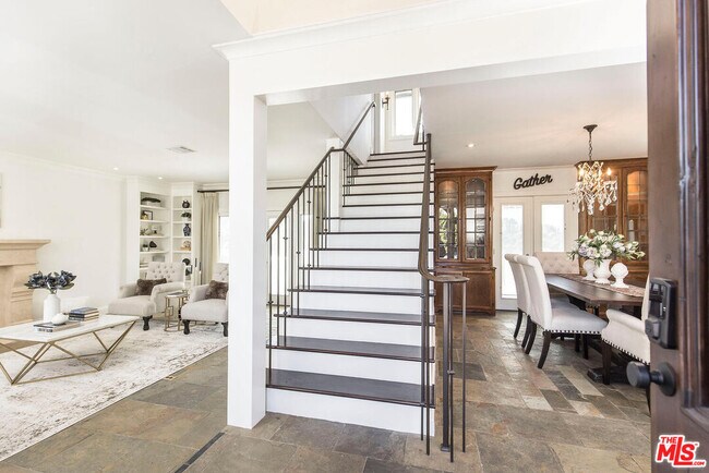 Building Photo - 17108 Oak View Dr