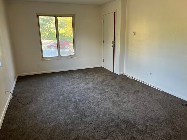 Building Photo - 1116 W Grand Ave