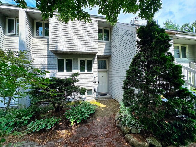 Building Photo - 194 Rose Brook Ln