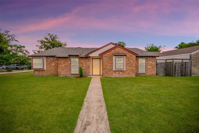 Foto del edificio - 15834 Fern Basin Dr