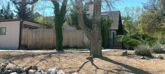 Foto del edificio - Charming Home Near the Prescott Square