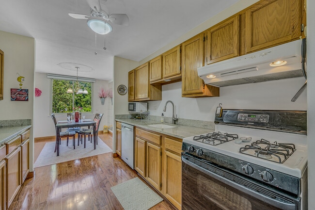 Cocina y Comedor - 1112 Summit Pointe