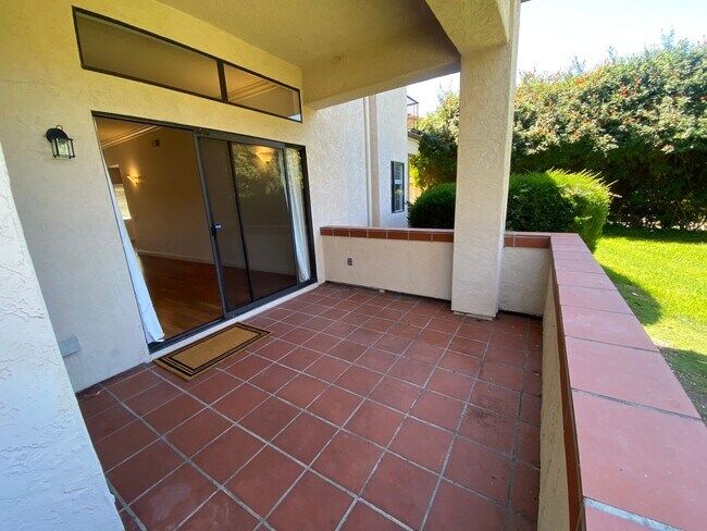 Foto del edificio - Spacious 3 bedroom, 2 bathroom Condo in Th...