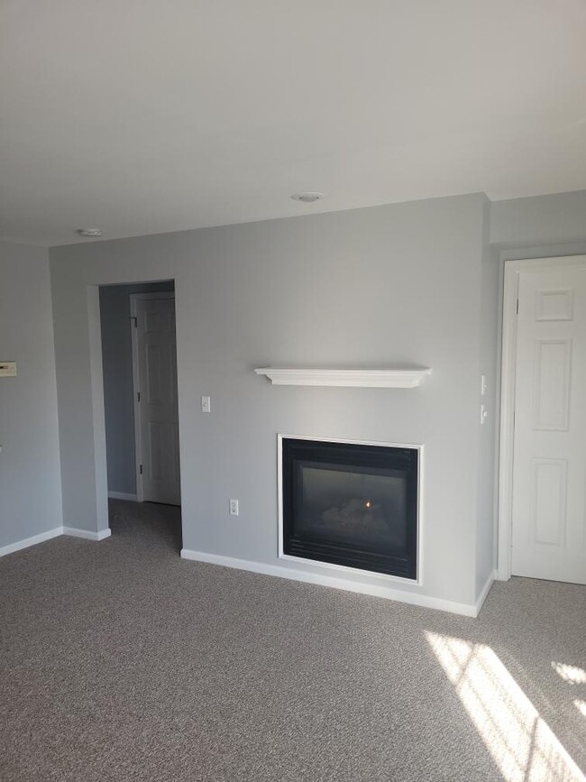 Building Photo - 2775 N Forest Rd