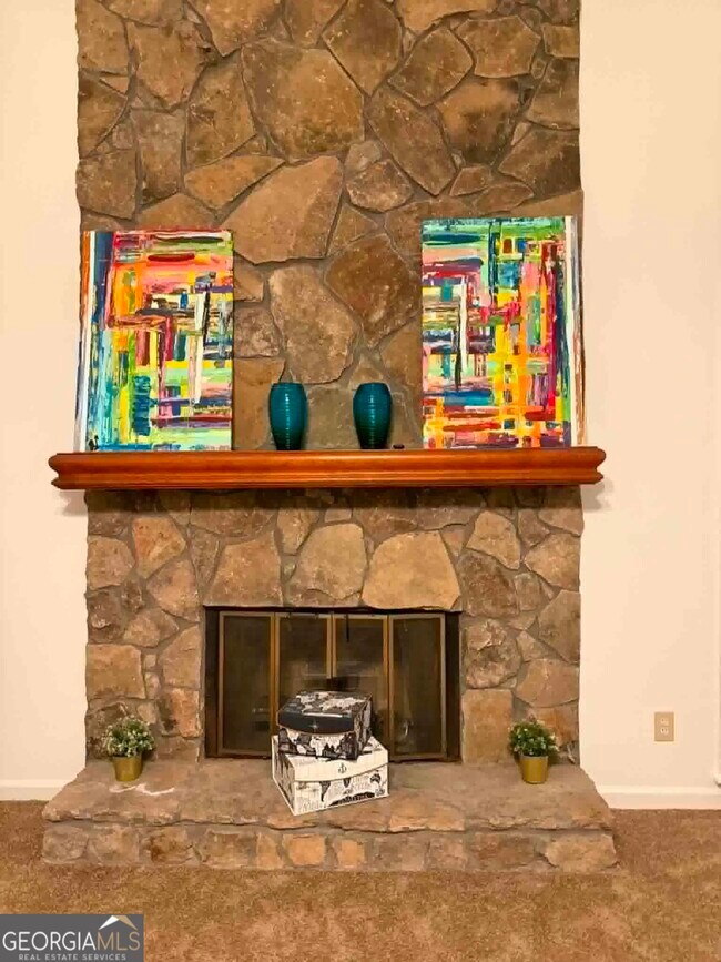Foto del edificio - 661 Longbow Ct