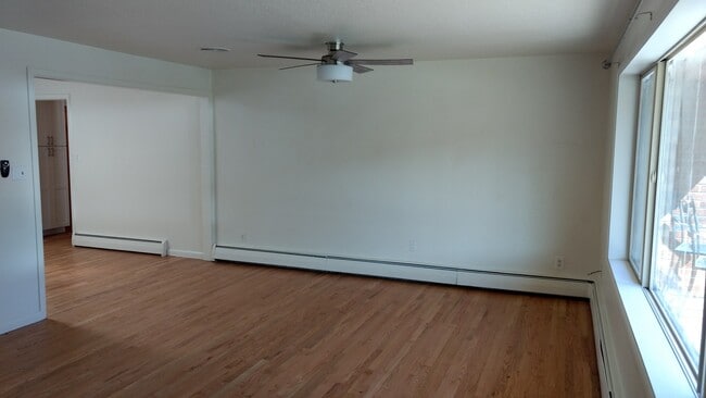 Building Photo - Beautifully Updated Boulder 3Bed/2Bath- Walking distance from CU campus & 29th St Mall! Available...