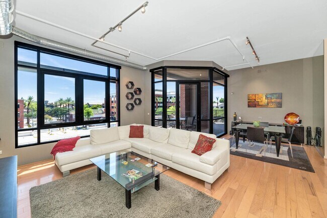 Foto del edificio - 7301 E 3rd Ave