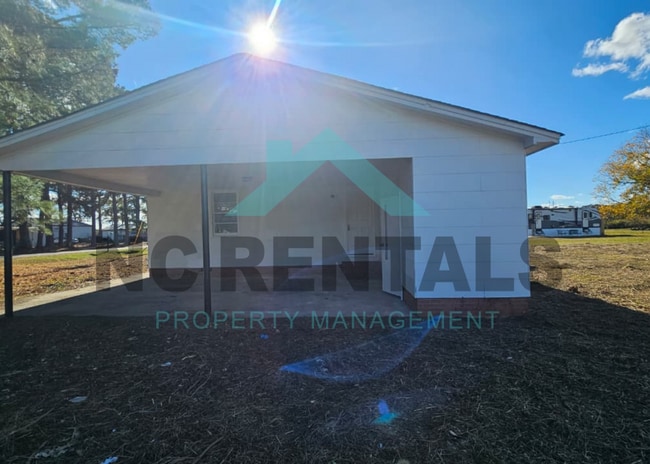 Building Photo - 252 Westbrook Ave