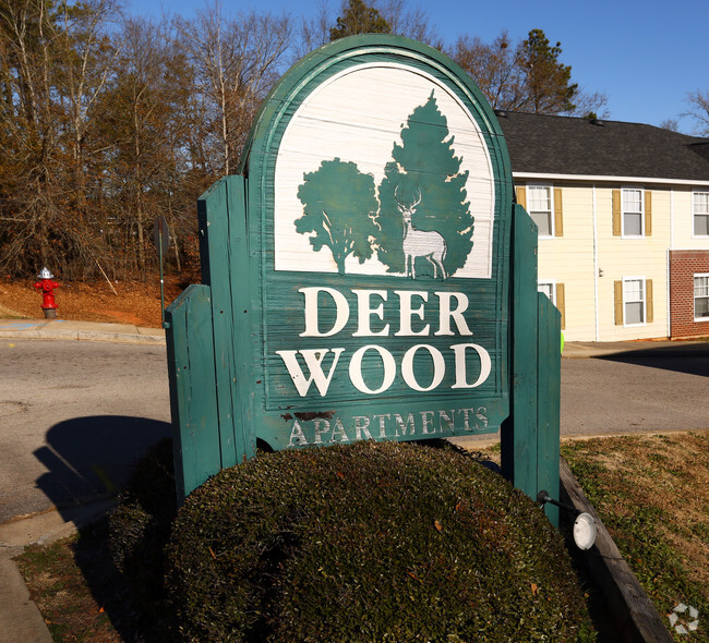 Entrada - Deerwood Apartments