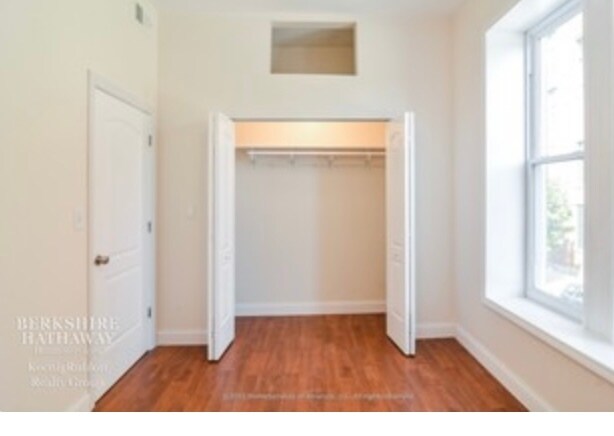 Building Photo - 918 N Ashland Ave