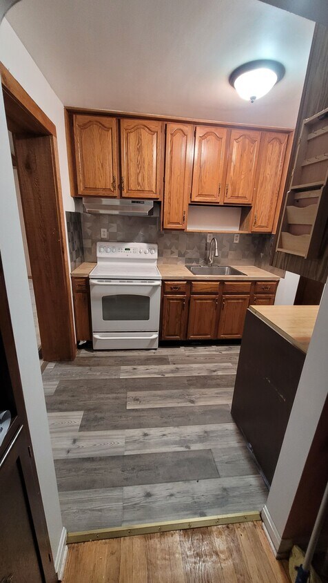Building Photo - 4541 Leslie Ave