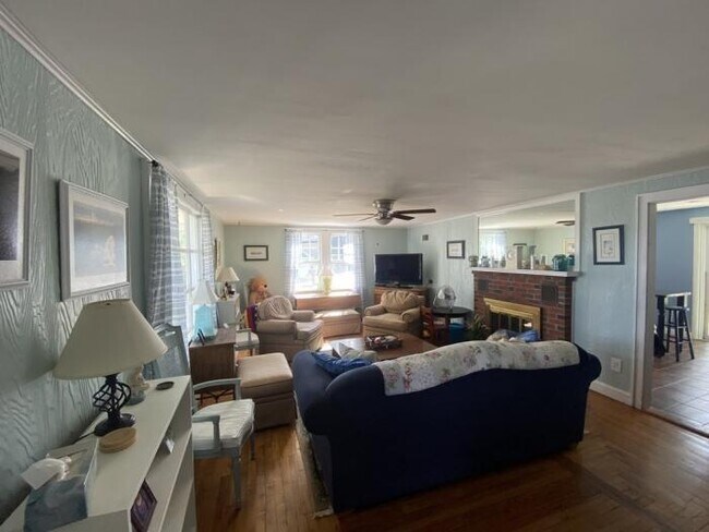 Building Photo - 4 bedroom in Wareham MA 02571