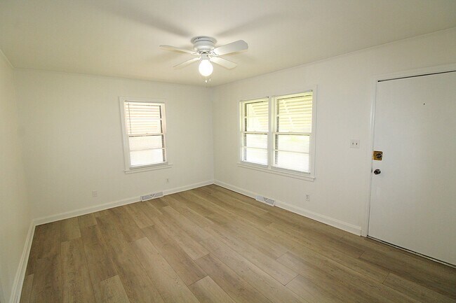 Foto del edificio - Cozy Remodeled Bungalow