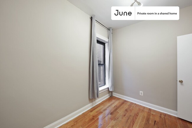 Foto del edificio - Private bedroom in 4 bed/1 bath Home