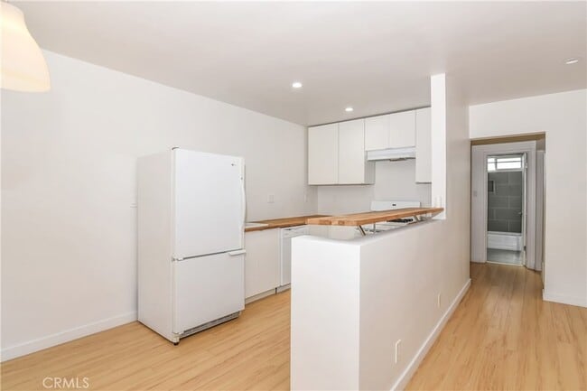 Building Photo - 11921 Goshen Ave