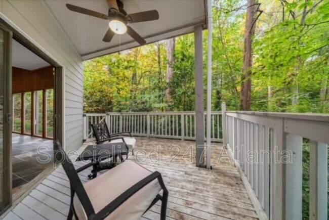 Foto del edificio - 105 Laurel Forest Cir NE