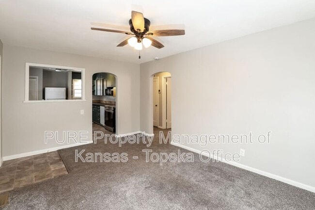 Building Photo - 2004 SW Medford Ave