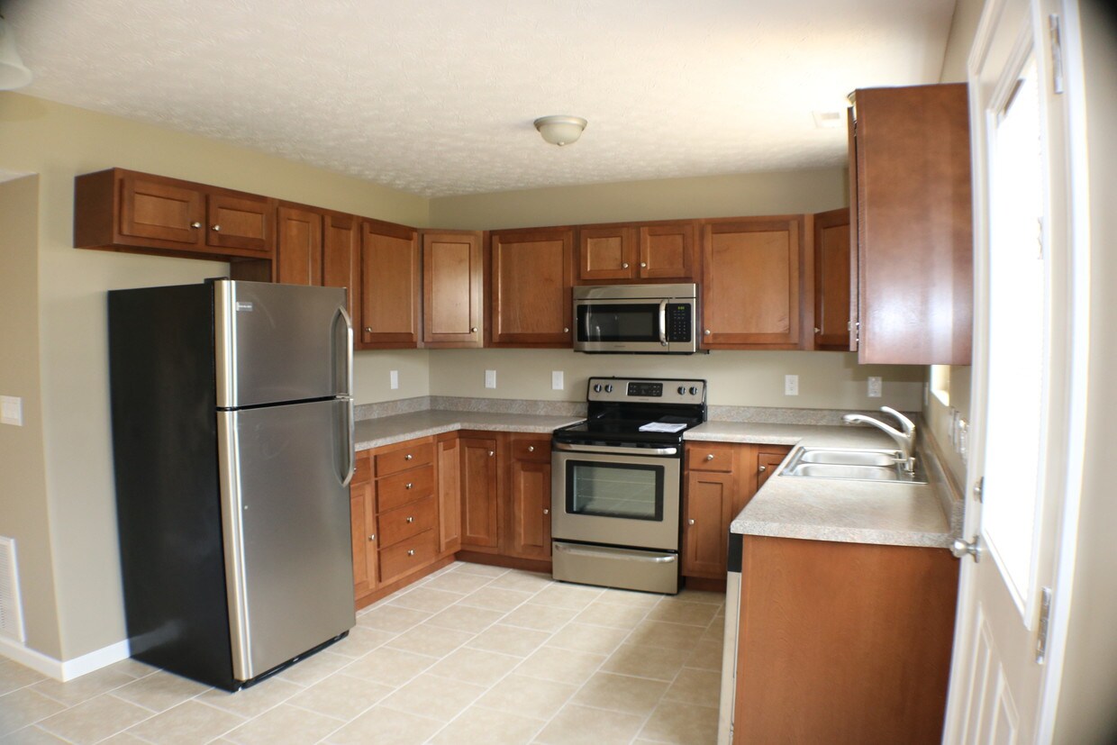 Primary Photo - 18-22 Sugar Maple Ln
