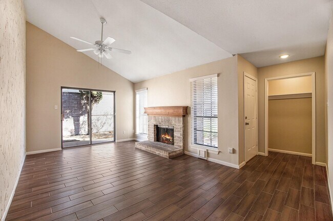 Foto del edificio - 18522 Glen Briar Ln