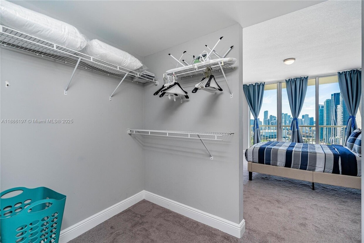 Foto principal - 1750 N Bayshore Dr