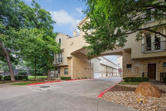 Foto del edificio - 1115 Kinney Ave