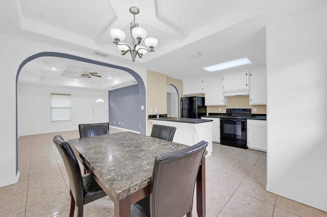 Building Photo - 1805 W Bronze St