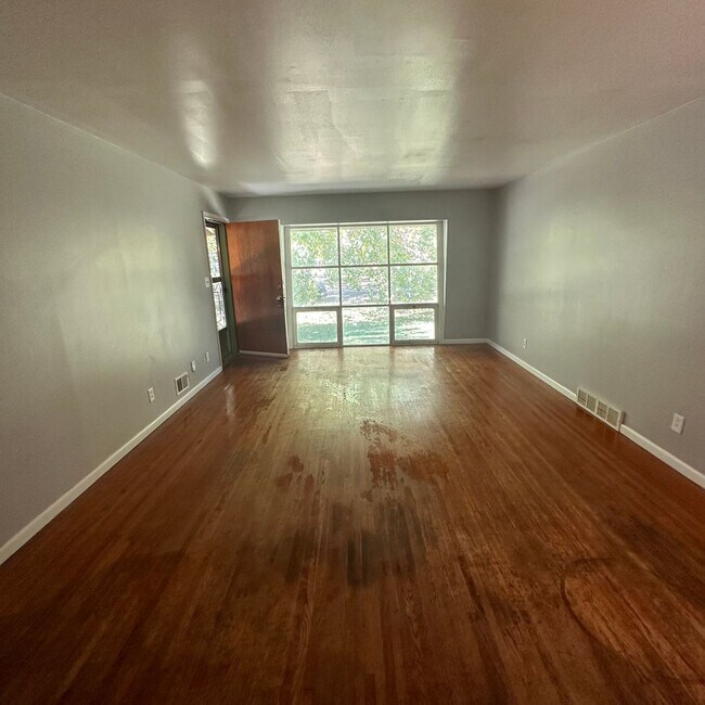Building Photo - 6041 E Avalon Ct