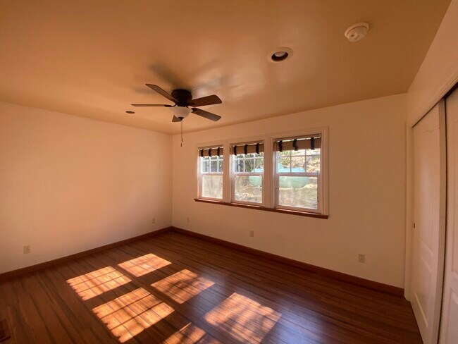 Building Photo - 14002 Hemlock Dr