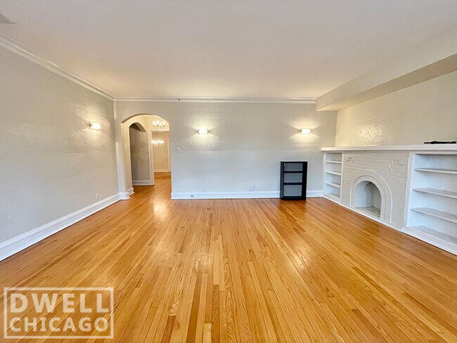 Building Photo - 2619 W Greenleaf Ave