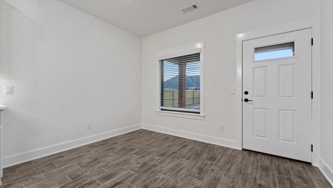 Foto del edificio - Charming 3-Bedroom Retreat with Cozy Fireplace