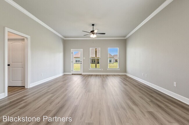Building Photo - 4 br, 3 bath House - 1535 Rangeland Ave