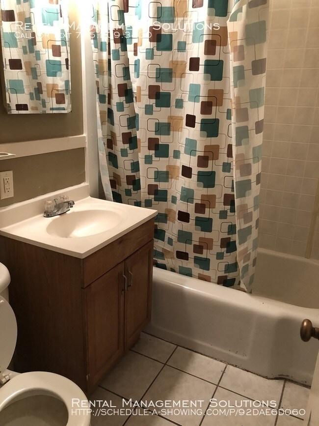 Building Photo - 1 BED/1 BATH