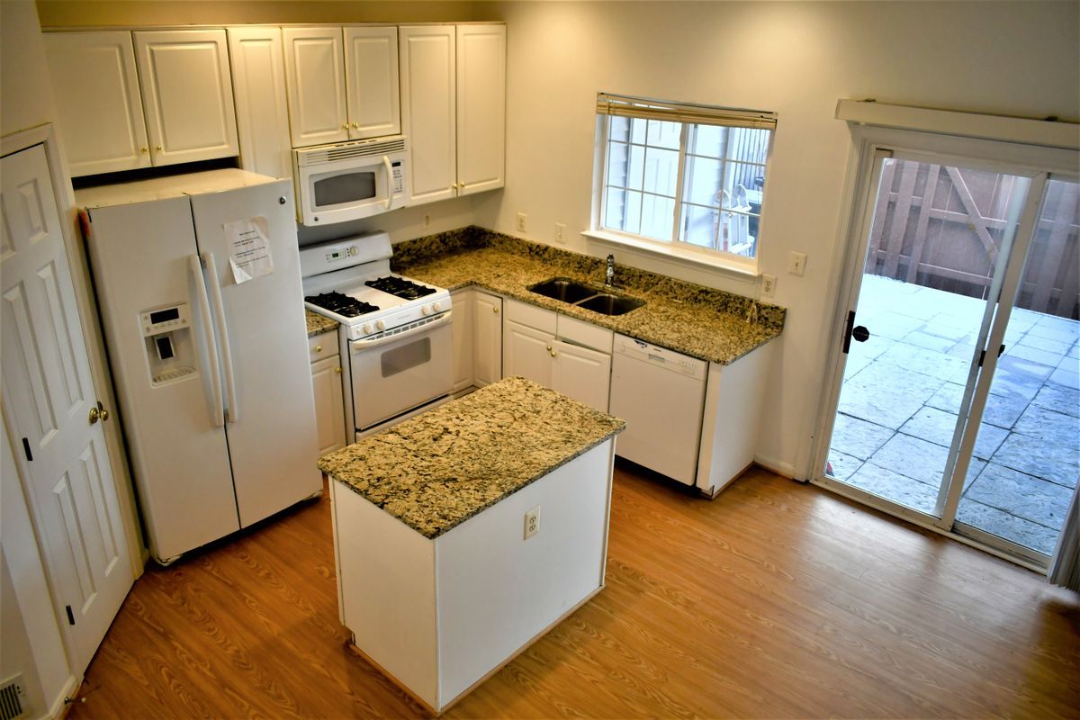 Foto principal - 2427 Dew Meadow Ct