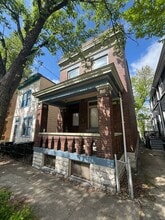 Building Photo - 2215 Victor St