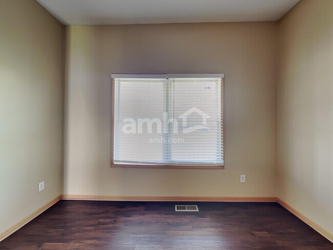 Foto del edificio - 5632 Larksdale Dr