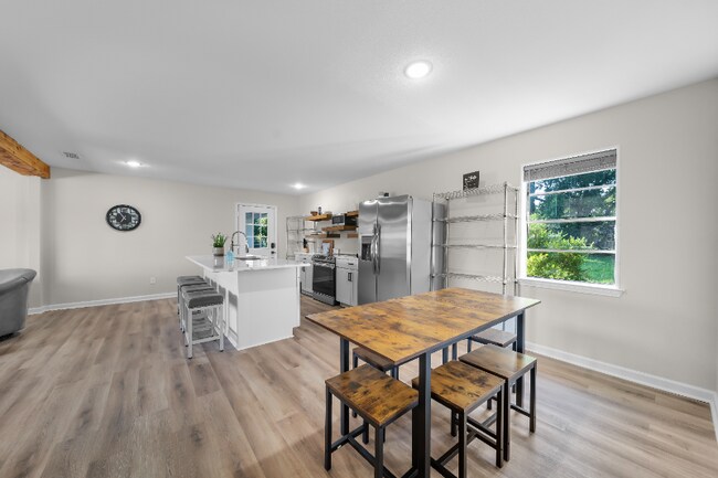 Foto del edificio - 1528 E Devine St