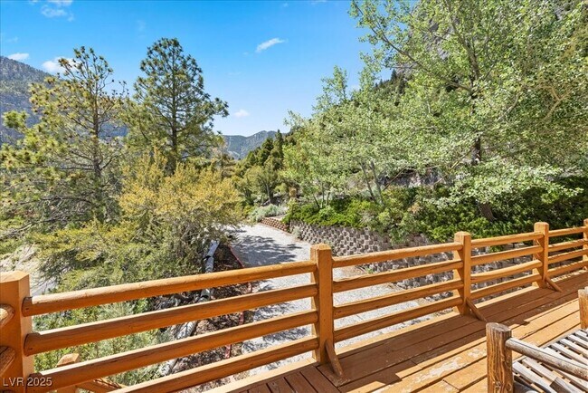 Foto del edificio - 4947 Snow White Rd