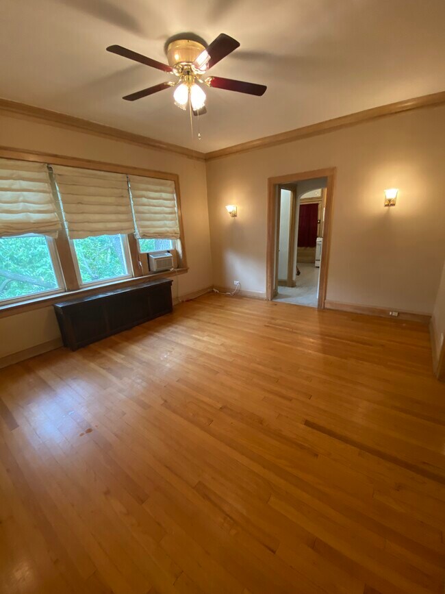 Dining Room (view1) - 5329 S Dorchester Ave