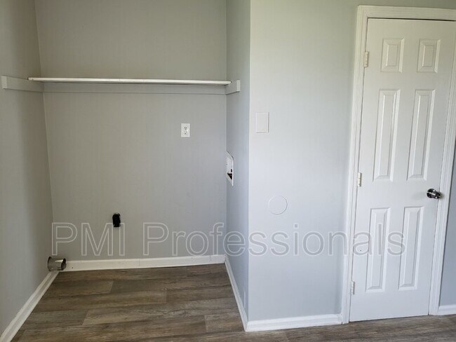 Building Photo - 3606 Willow Creek Ct