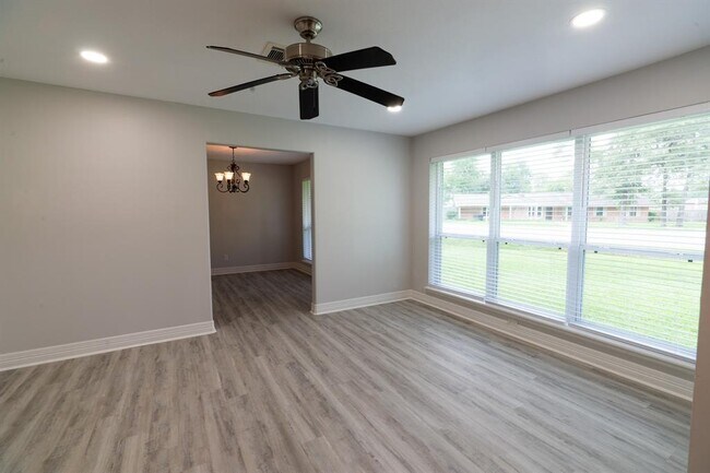 Building Photo - 12015 Cottonwood Ln