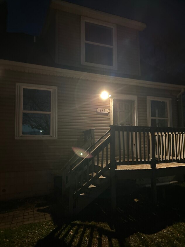 Primary Photo - 232 W Howard St