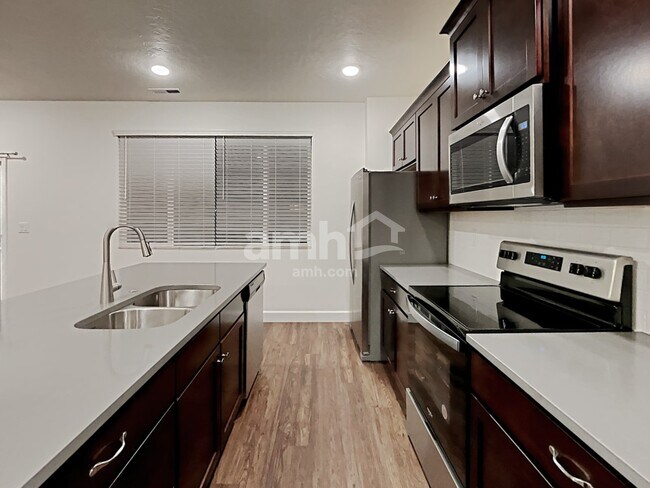 Foto del edificio - 9486 W Chino St