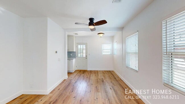 Foto del edificio - 8214 Laurelgrove Ave