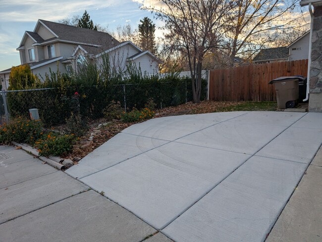 Building Photo - 618 S Jake Garn Blvd