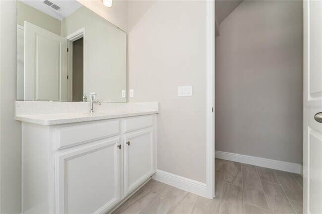 Foto del edificio - 13254 McMillan Dr