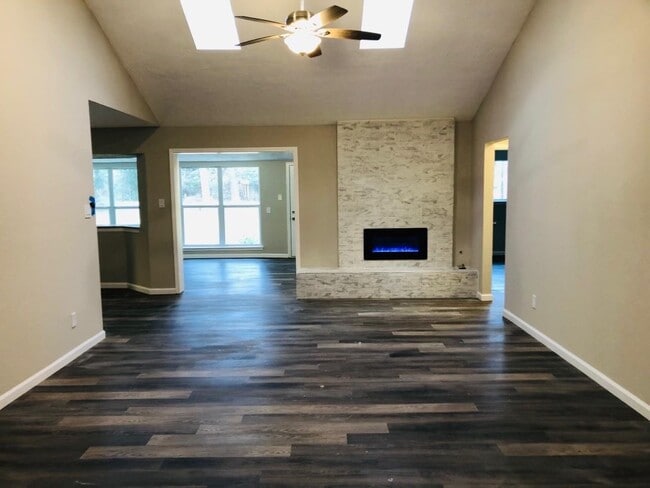 Building Photo - 24803 Hickory Hill Rd