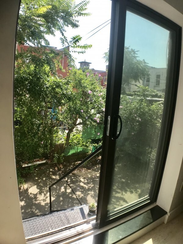 Foto del edificio - 2391 Bedford Ave