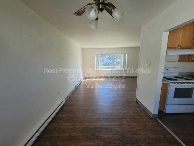 Building Photo - 1418 Mahan Ave