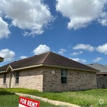 Building Photo - 2303 W Candlelight Ln
