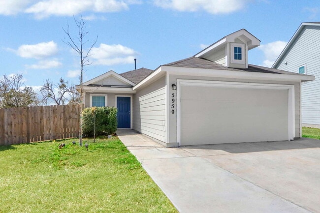 "Charming 3-Bedroom, 2-Bath Home Retreat with Solar Panels! 10% off for active service members!" - "Charming 3-Bedroom, 2-Bath Home Retreat with Solar Panels! 10% off for active service members!"